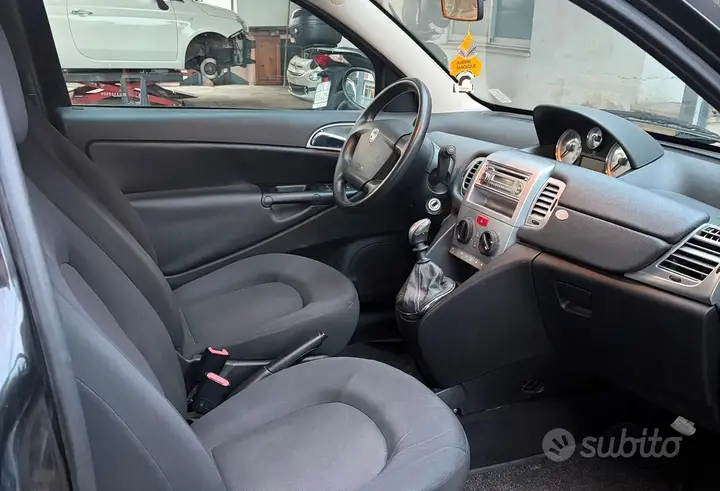 Lancia Ypsilon 2012 photo 5