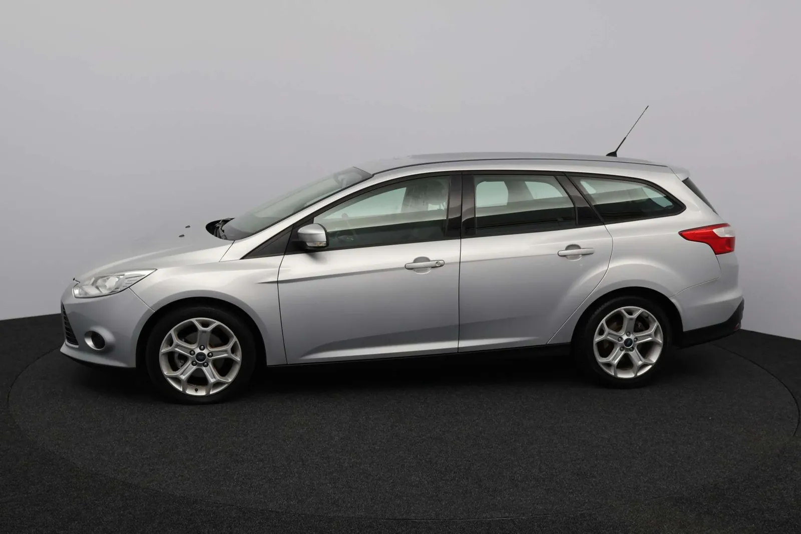 Ford Focus Wagon 2012 photo 4