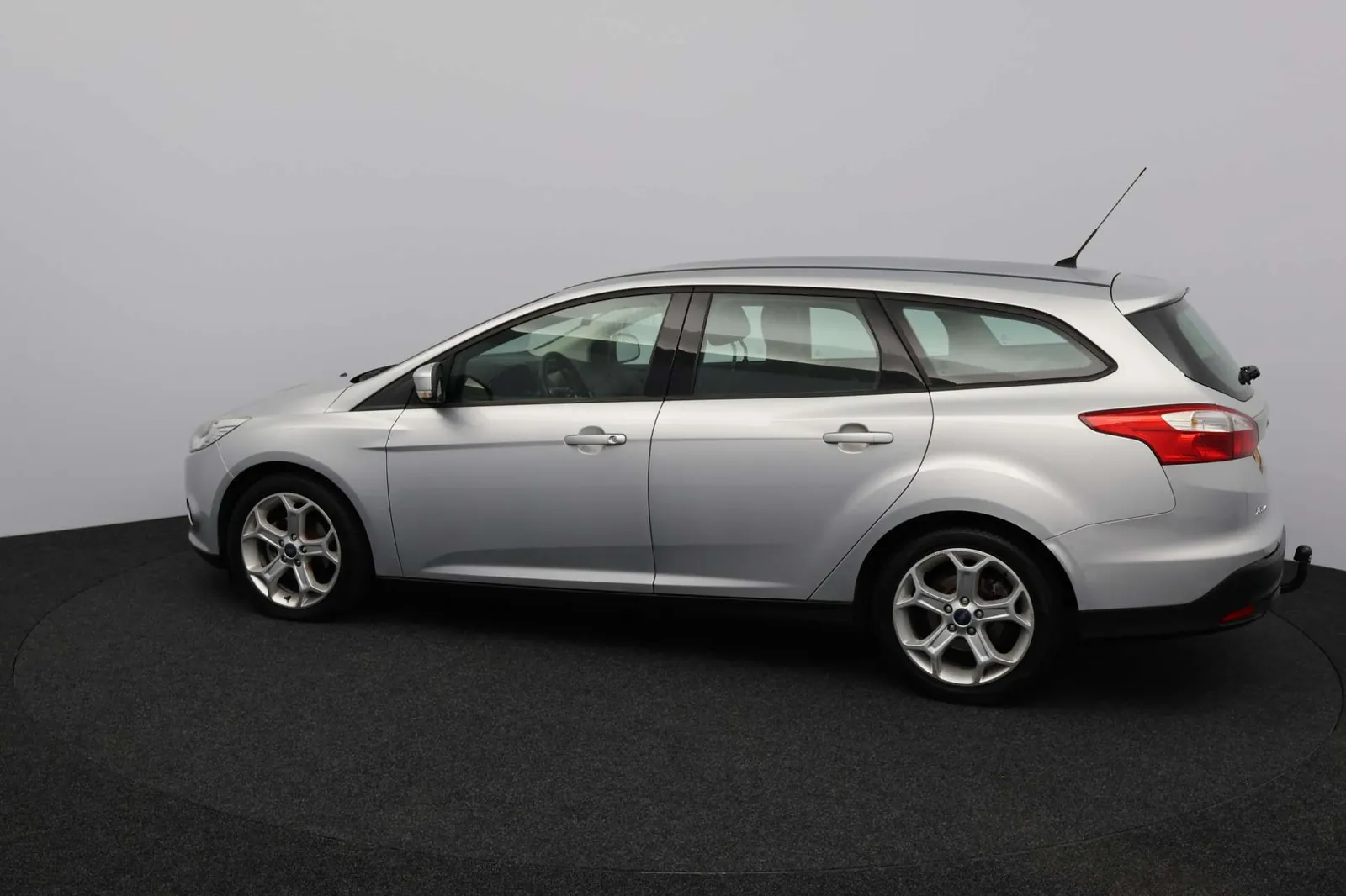 Ford Focus Wagon 2012 photo 3