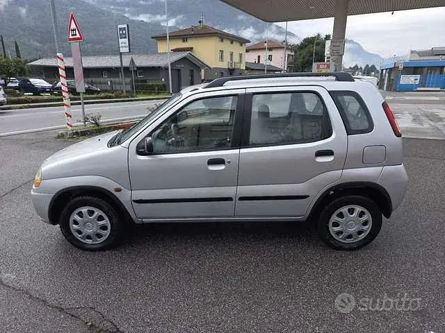 Suzuki Ignis 2003 photo 2