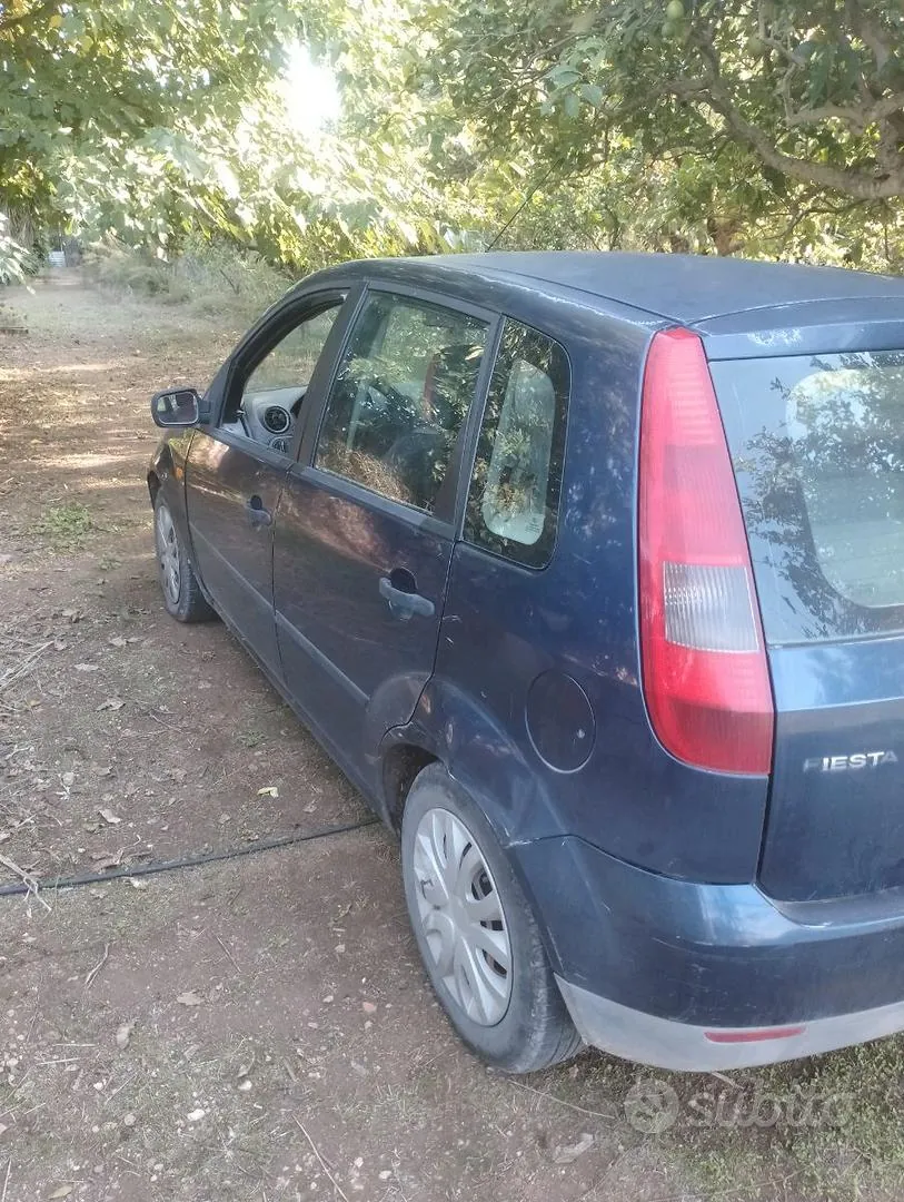 Ford Fiesta 2003 photo 2