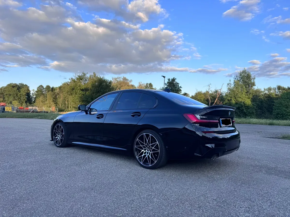 BMW 3 Series 2019 photo 3