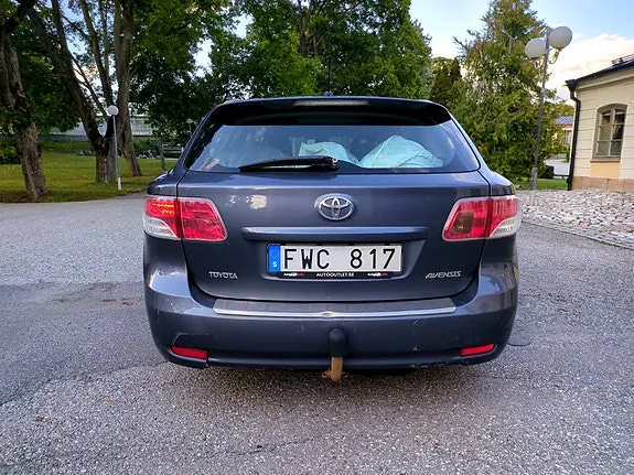 Toyota Avensis 2010 photo 4