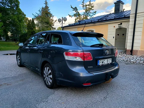 Toyota Avensis 2010 photo 3