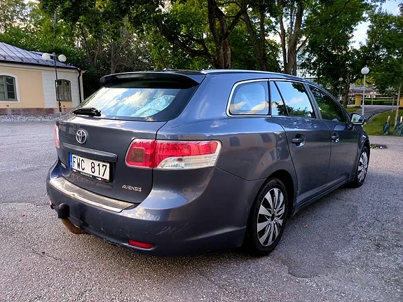 Toyota Avensis 2010 photo 5