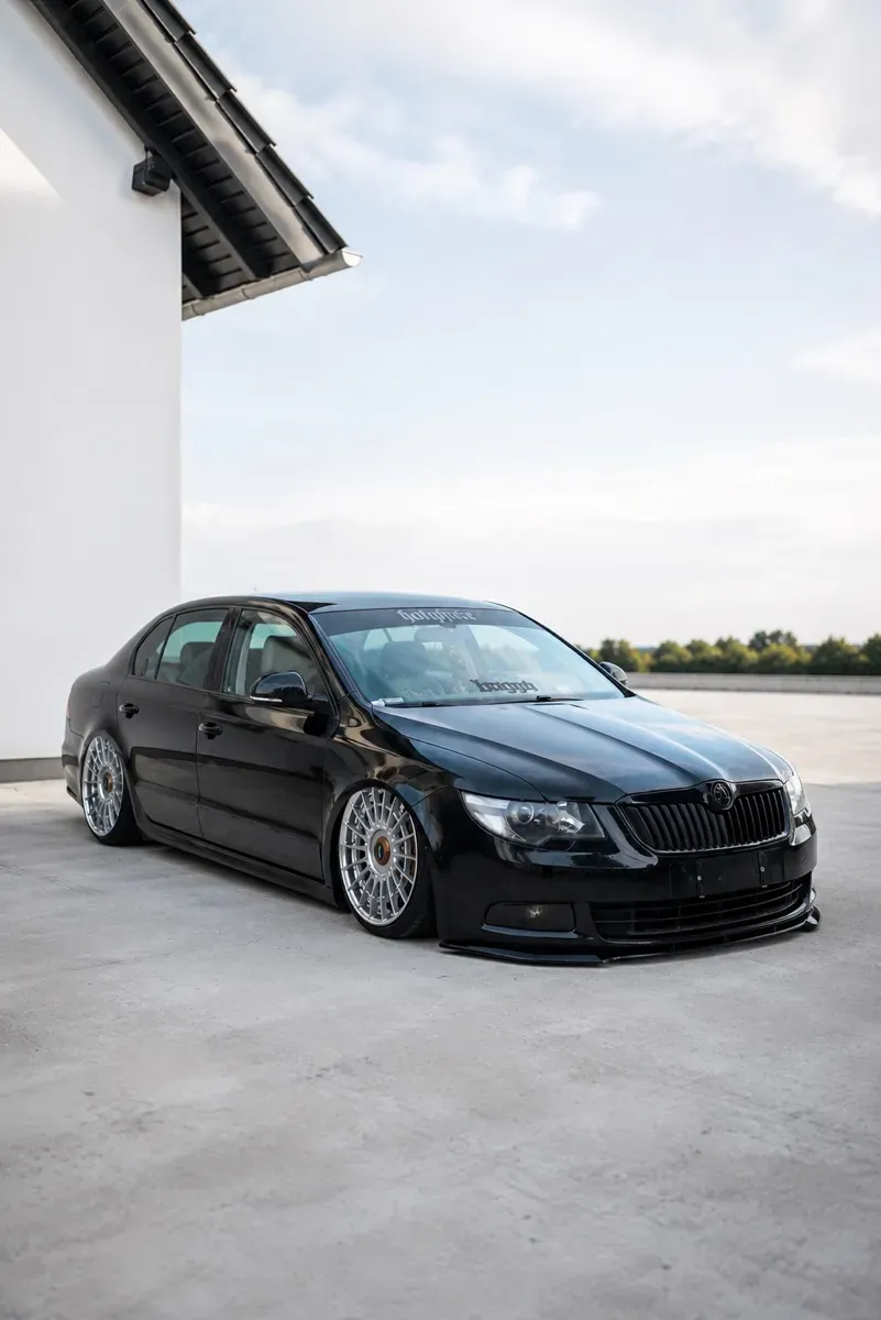 Skoda Superb 2008 photo 2