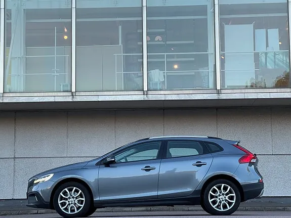 Volvo V40 Cross Country 2017 photo 2