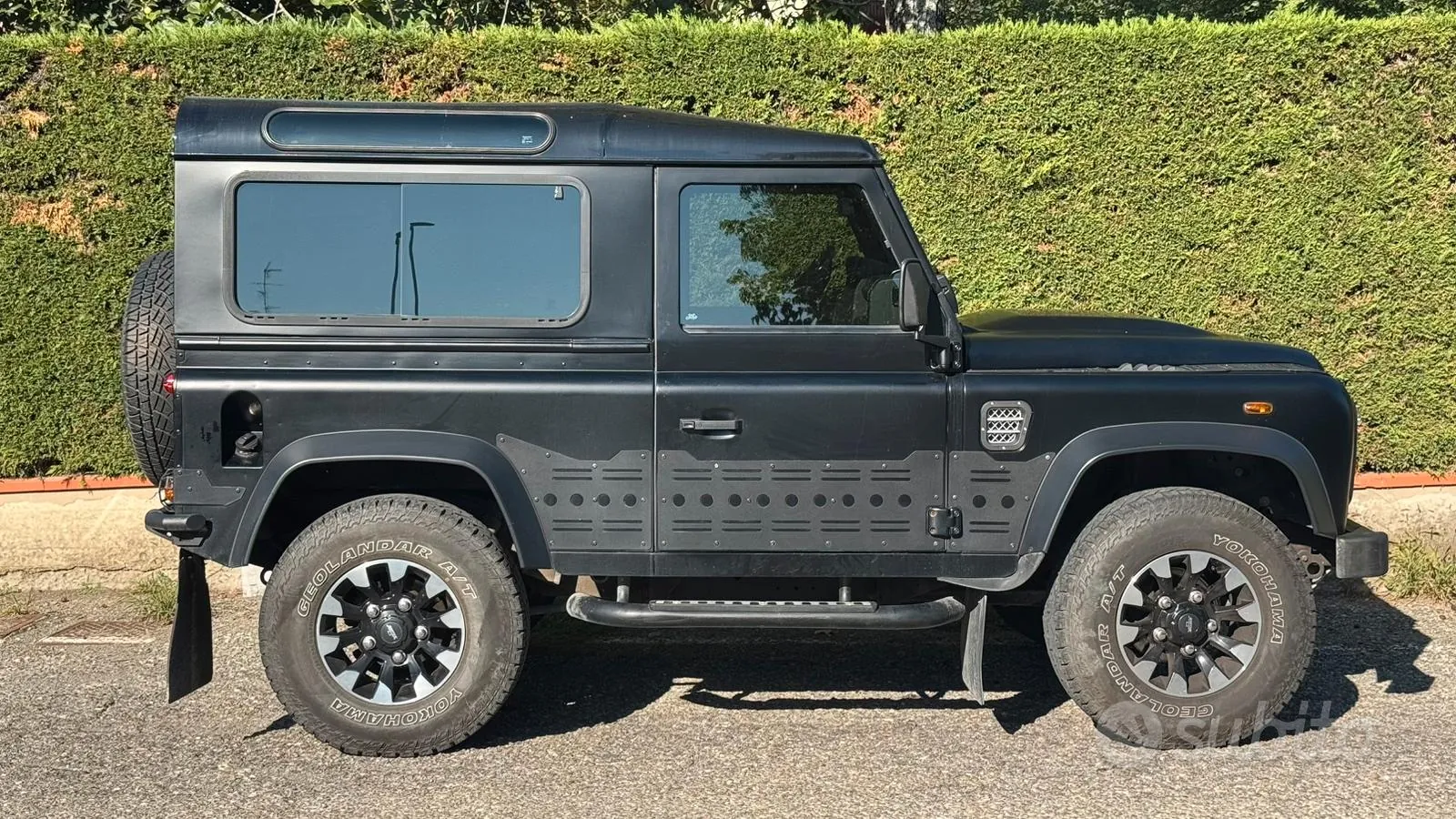 Land Rover Defender 2009 photo 3