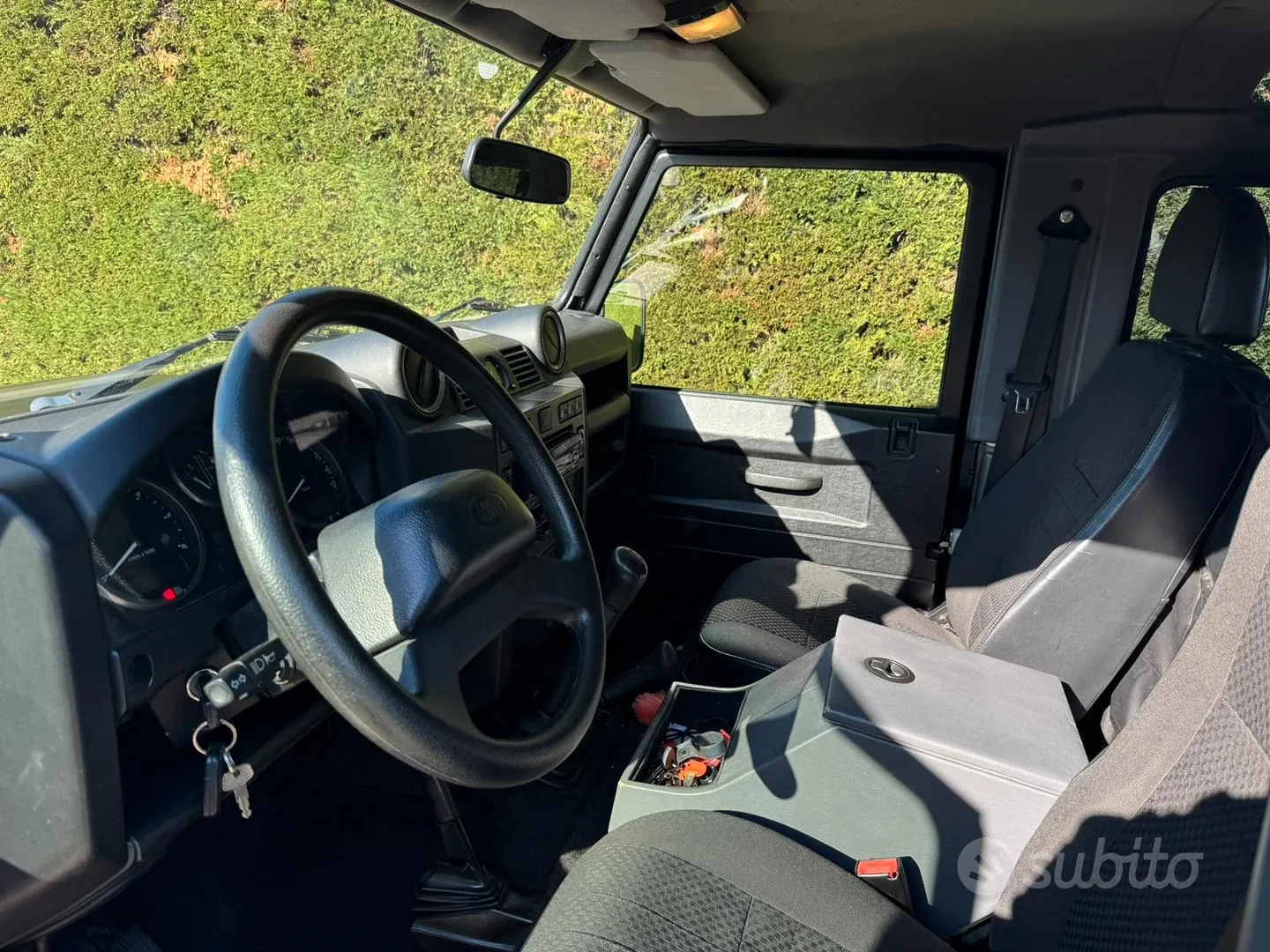Land Rover Defender 2009 photo 5