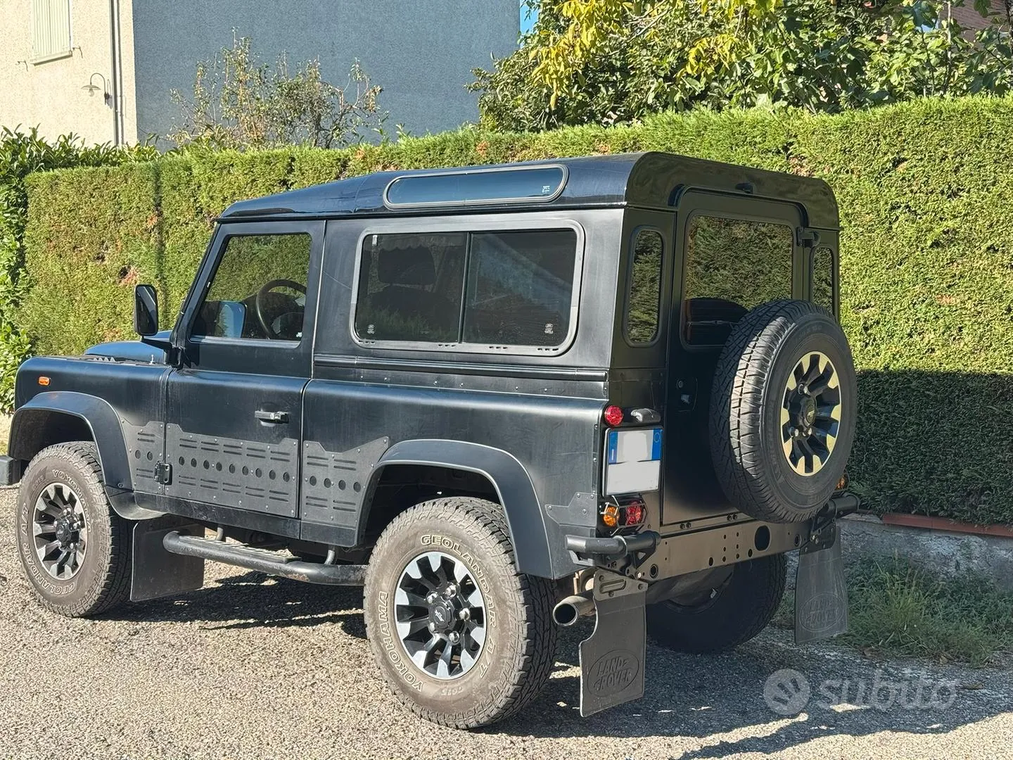 Land Rover Defender 2009 photo 2