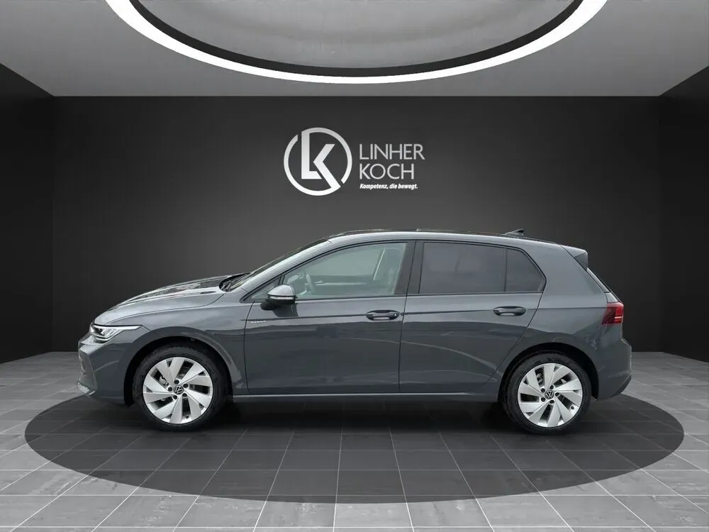 Volkswagen Golf 2026 photo 2