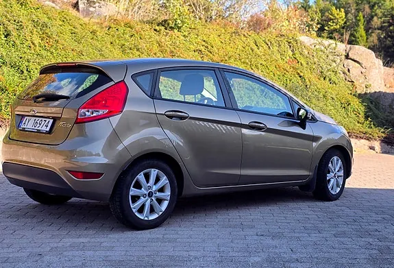Ford Fiesta 2011 photo 3