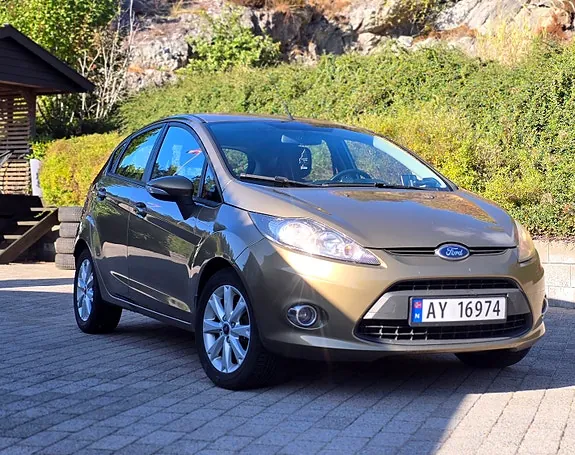 Ford Fiesta 2011 photo 2