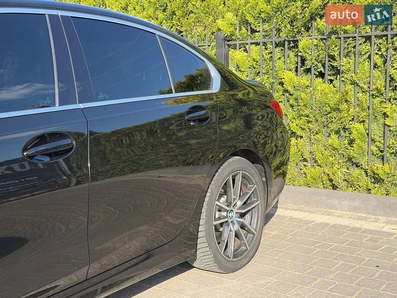 BMW 3 Series 2019 photo 5