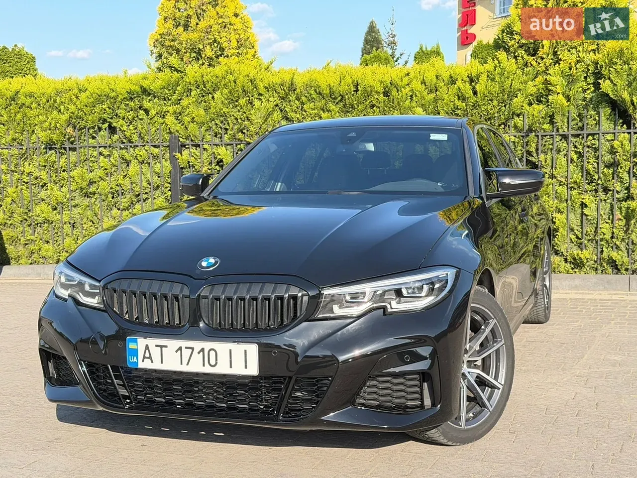 BMW 3 Series 2019 photo 2