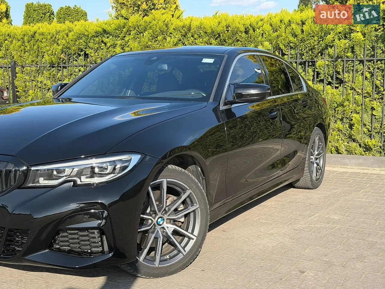 BMW 3 Series 2019 photo 3