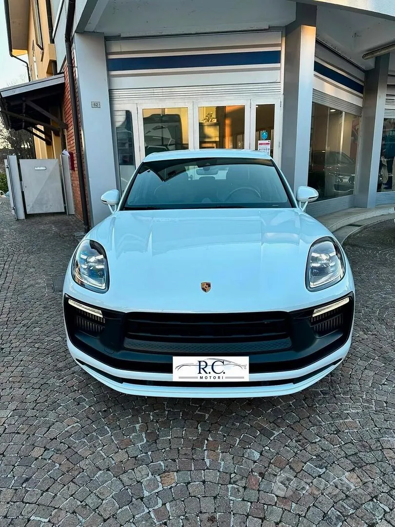 Porsche Macan 2023 photo 2