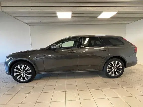 Volvo V90 Cross Country 2022 photo 2