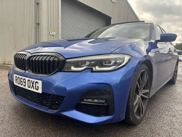 BMW 3 Series 2019 photo 3