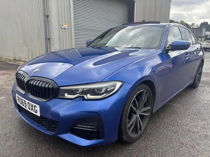 BMW 3 Series 2019 photo 2