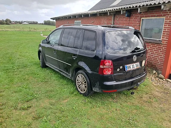 Volkswagen Touran 2007 photo 2