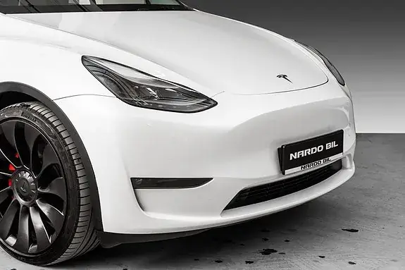Tesla Model Y 2023 photo 2