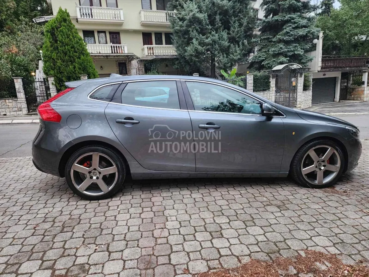 Volvo V40