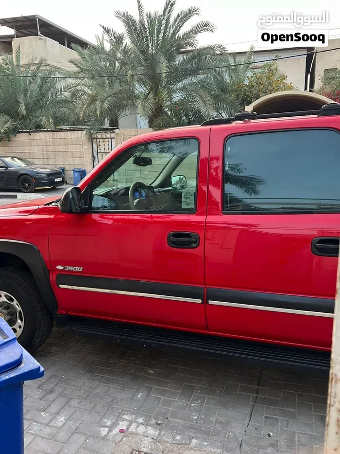 Chevrolet Suburban 2003 photo 2