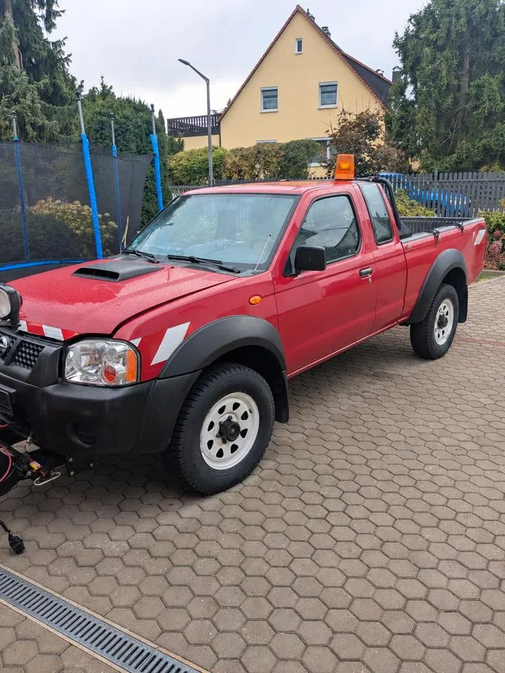 Nissan Np300