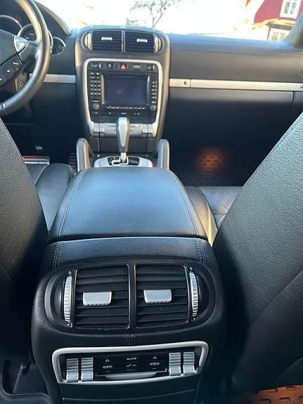 Porsche Cayenne Turbo 2008 photo 2