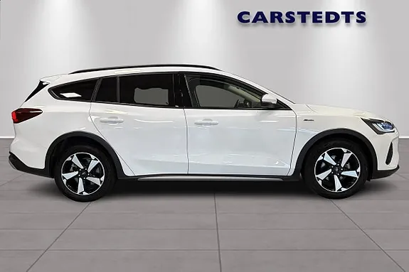 Ford Focus 2023 photo 2