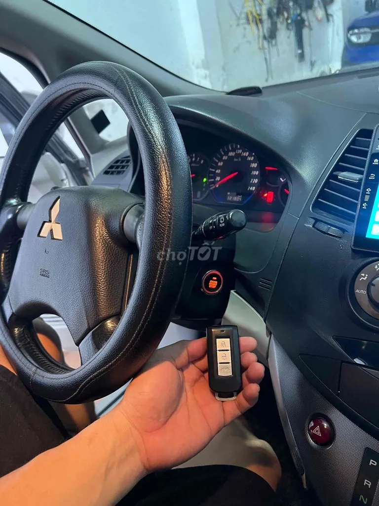 Mitsubishi Grandis 2005 photo 5
