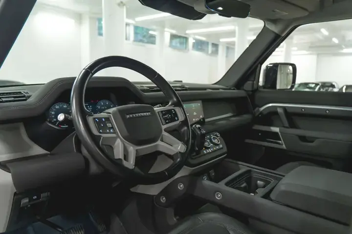 Land Rover Defender 2023 photo 2