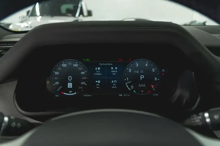 Land Rover Defender 2023 photo 4