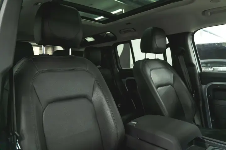 Land Rover Defender 2023 photo 3