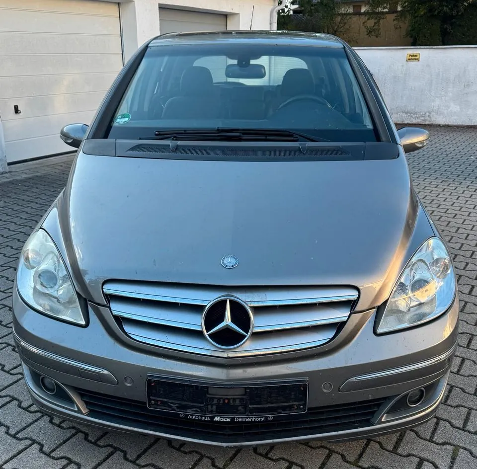 Mercedes-Benz B200