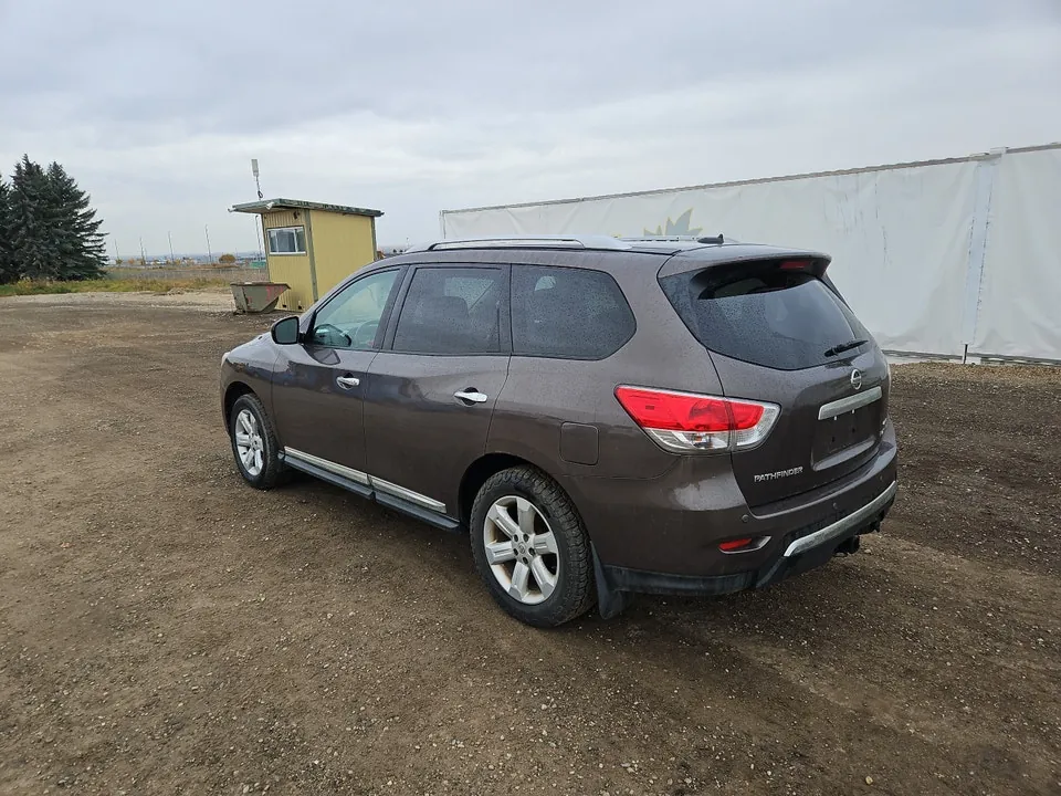 Nissan Pathfinder 2015 photo 2