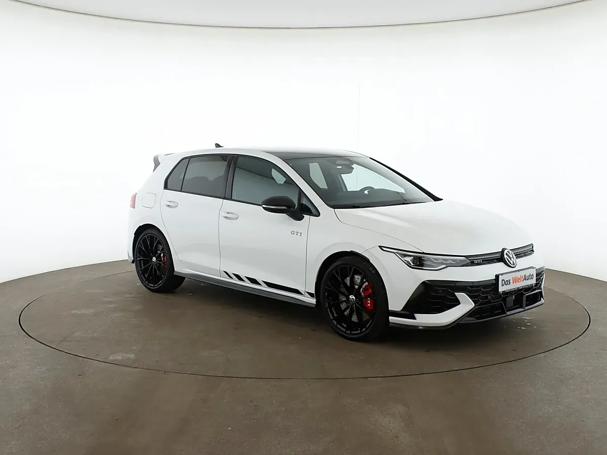 Volkswagen Golf 2025 photo 2