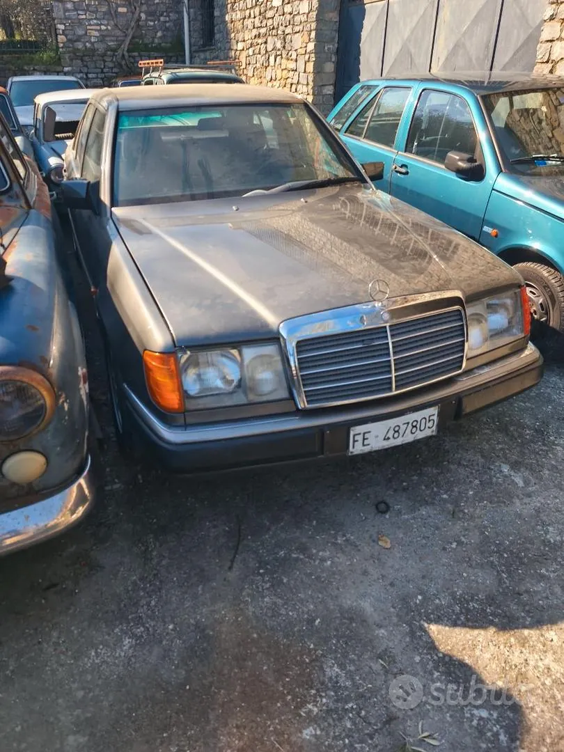 Mercedes-Benz 200E