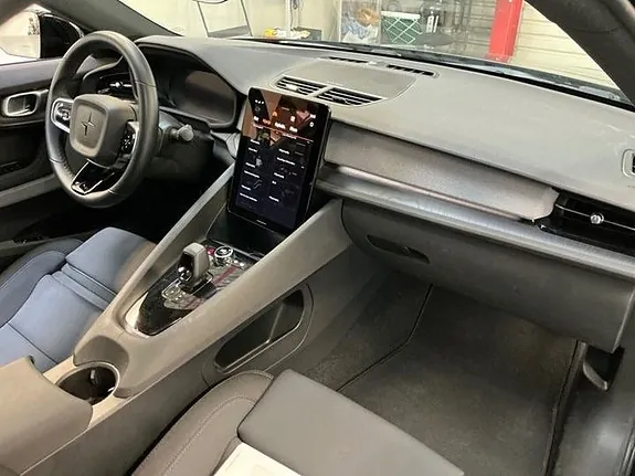 Polestar 2 2022 photo 2