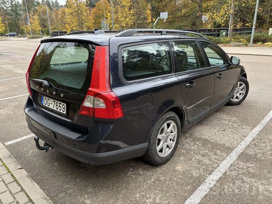 Volvo V70 2010 photo 3