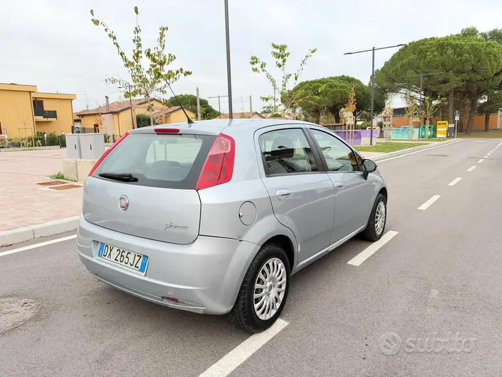 Fiat Grande Punto 2010 photo 4