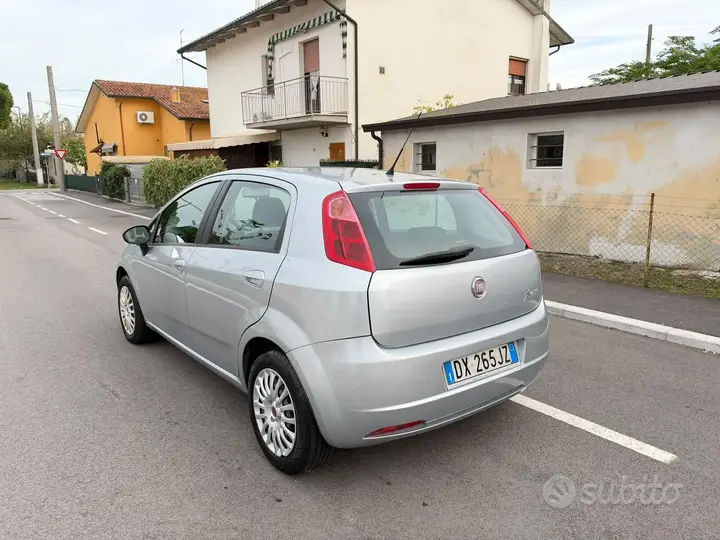 Fiat Grande Punto 2010 photo 3