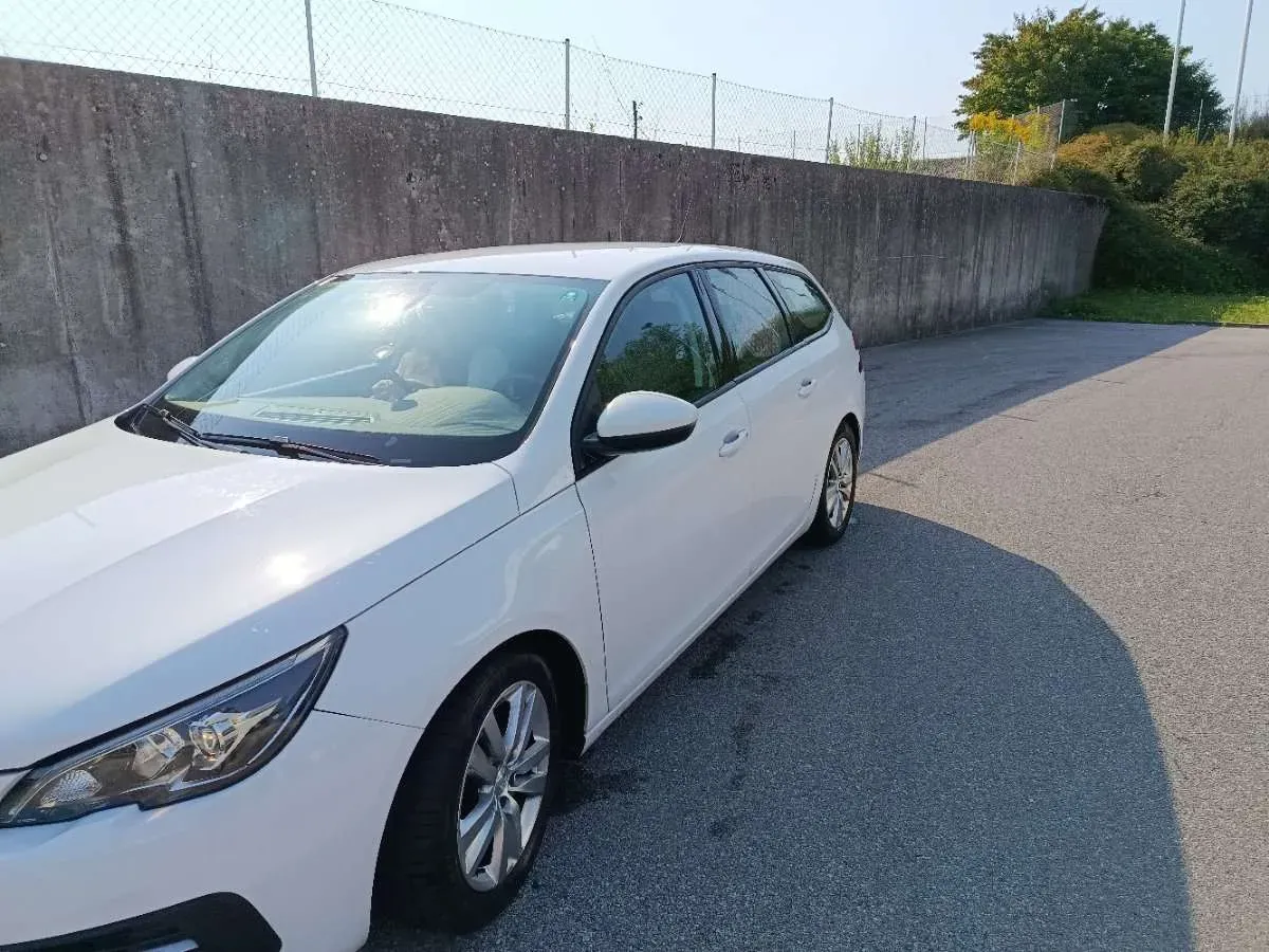 Peugeot 308 2020 photo 2