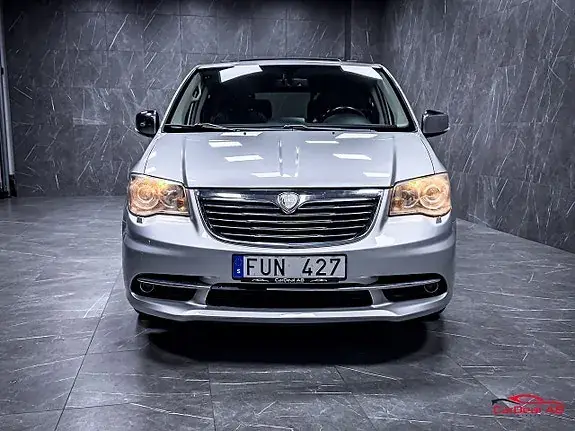 Lancia Voyager 2012 photo 2