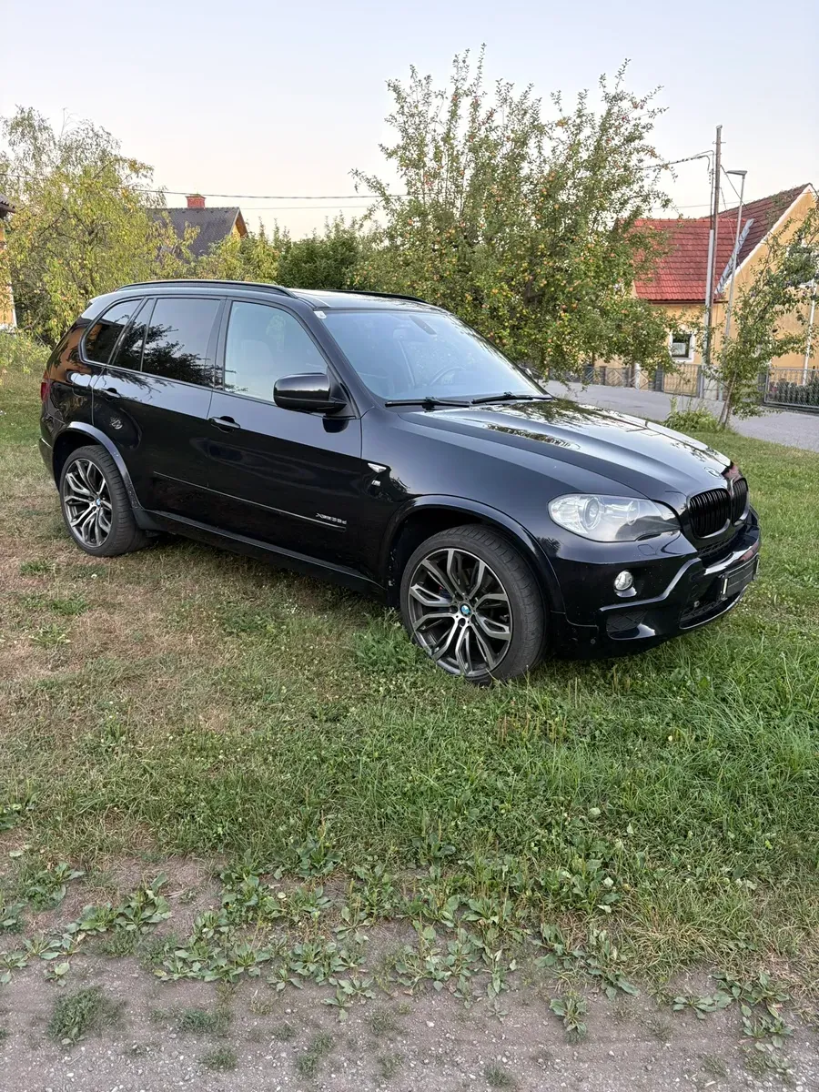 BMW X5 2010 photo 2