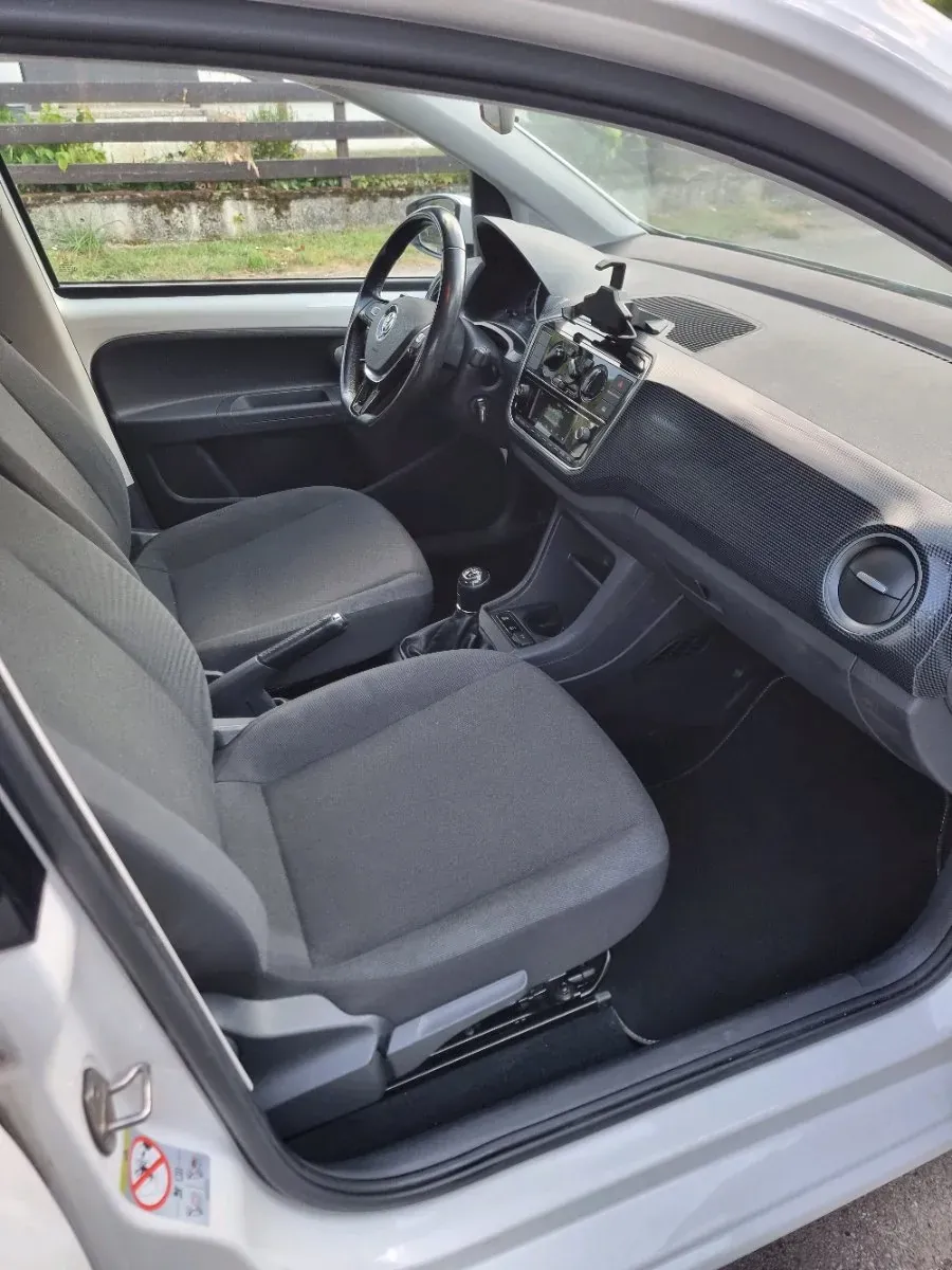Volkswagen Up 2017 photo 2