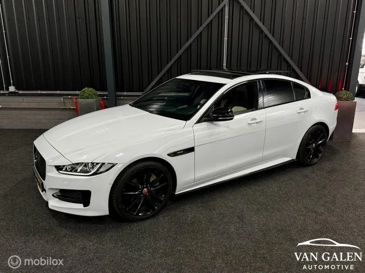 Jaguar Xe 2018 photo 3