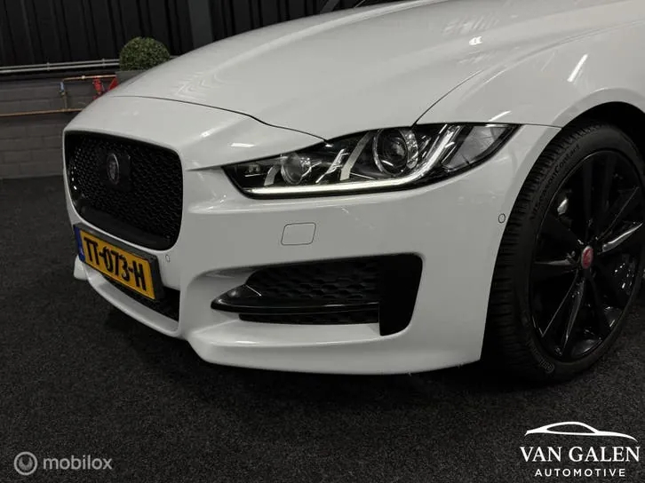 Jaguar Xe 2018 photo 2