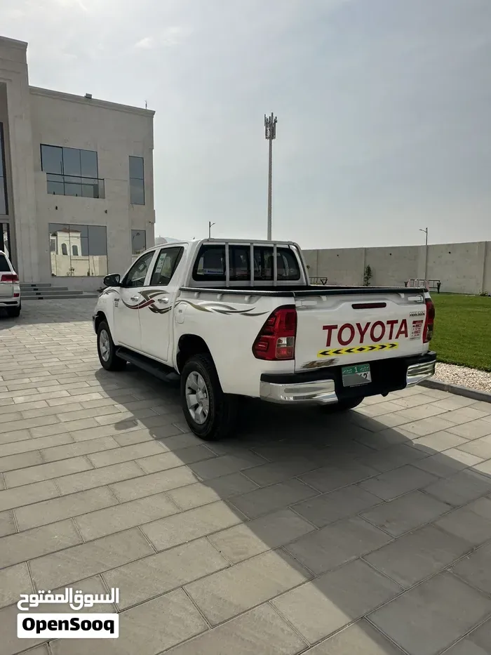 Toyota Hilux 2025 photo 4